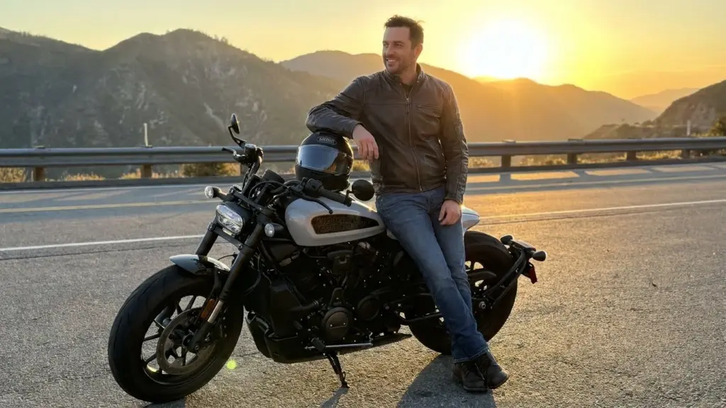 Harley-Davidson Sportster S: Still a Best-Seller Despite Market Shifts 4 Rider parked beside the Sportster S near a mountain lookout